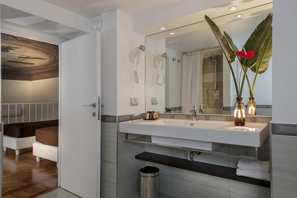 Dve Suite Rom Rum bild